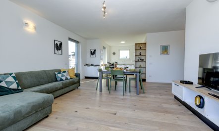 Linger by the Lakefront 4