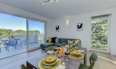 Linger by the Lakefront 1