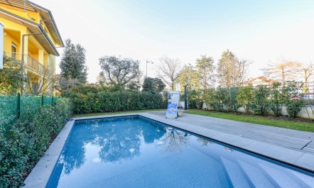 Linger by the Lakefront 0