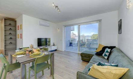 Linger by the Lakefront 3