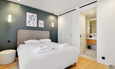 The Parisian Glimmer 6