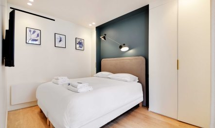 The Parisian Glimmer 8