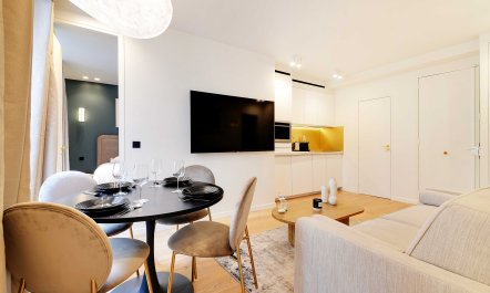 The Parisian Glimmer 2