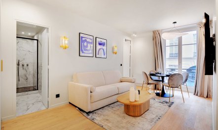 The Parisian Glimmer