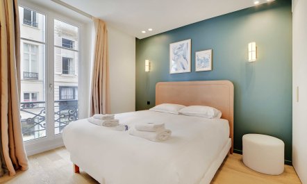 The Parisian Glimmer 5