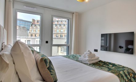 Pleasant Parisian Scene 7