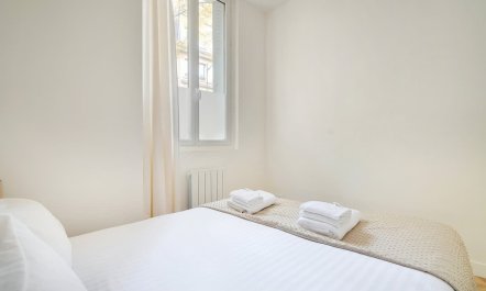 Seine-Side Hideaway 7