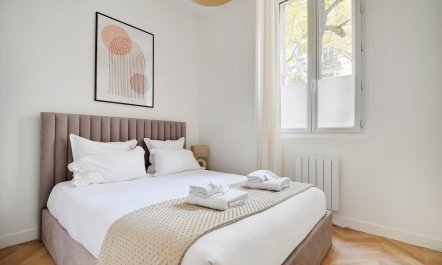 Seine-Side Hideaway 1