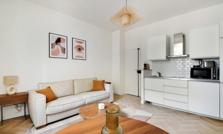 Seine-Side Hideaway 3