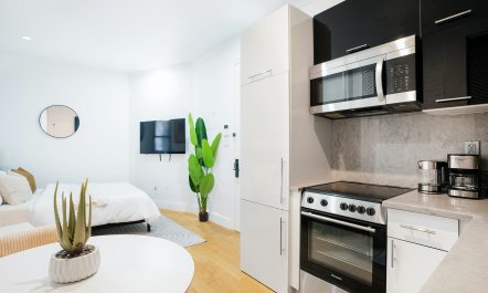 Upper East Side Essence 6