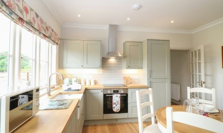 Love in the Cotswolds 5