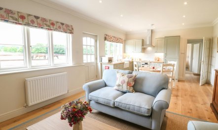 Love in the Cotswolds 2