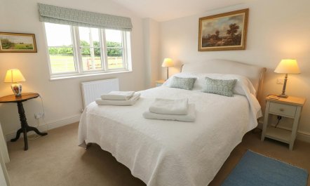 Love in the Cotswolds 6