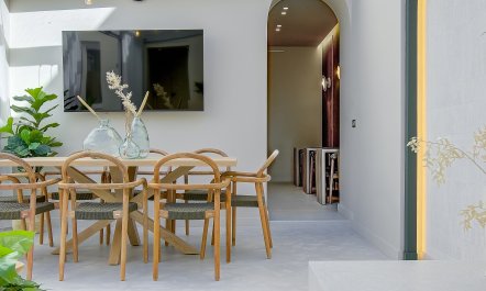 Cosmopolitan Scene 3