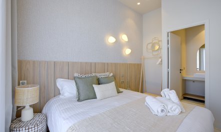 Cosmopolitan Scene 8