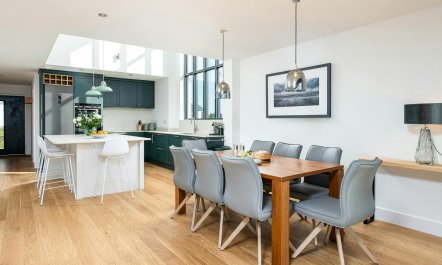 Picturesque Estate 8