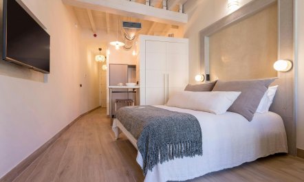 Central Seville Escape 1