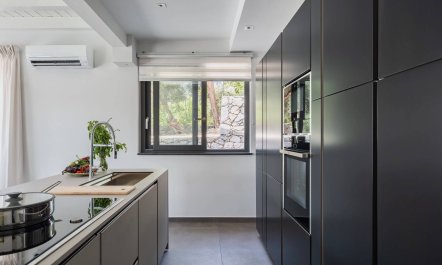 Sicilian Hillside Retreat 5