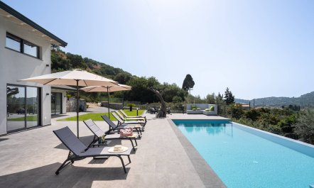 Sicilian Hillside Retreat 7