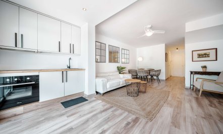 Sunny Shores Escape 5