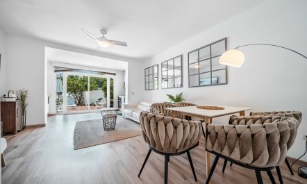 Sunny Shores Escape 6