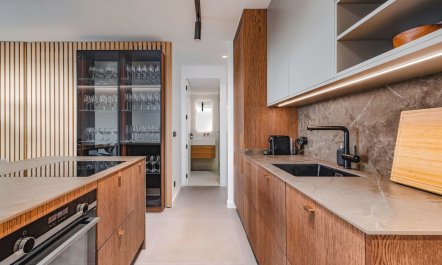 Golden Crest 5