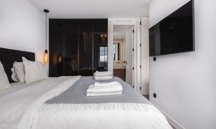 Golden Crest 8