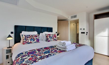 Eiffel Tower Horizon 1