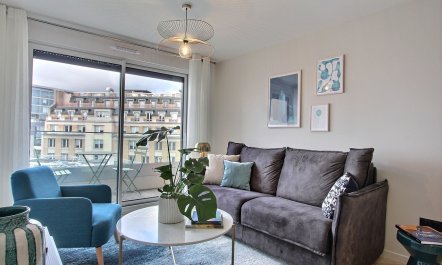 Eiffel Tower Horizon 3