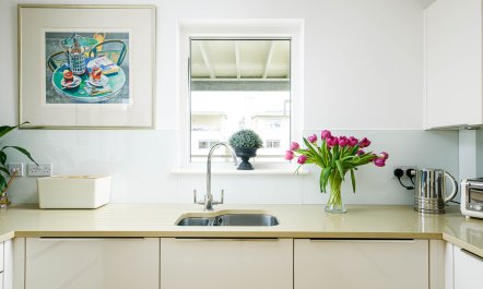 Cotswolds Waterside Escape 7