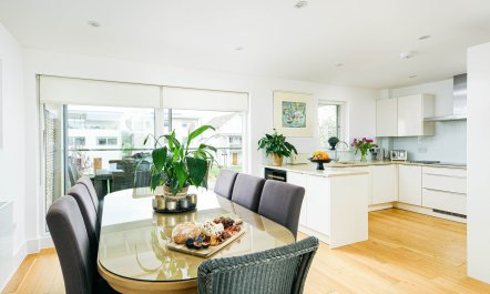 Cotswolds Waterside Escape 5