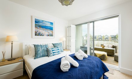 Cotswolds Waterside Escape 8