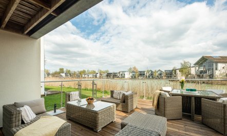 Cotswolds Waterside Escape 1