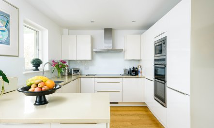 Cotswolds Waterside Escape 6