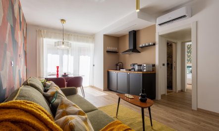 Giovanni's Place 4