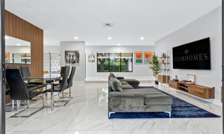 Palm Tree Playhouse 9