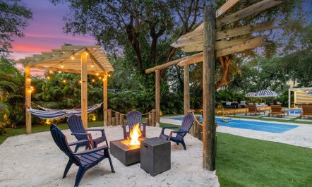 Palm Tree Playhouse 5