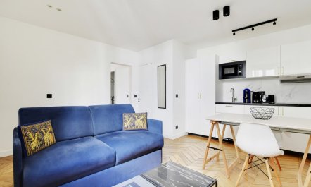 Picnic at the Champs De Mars 4