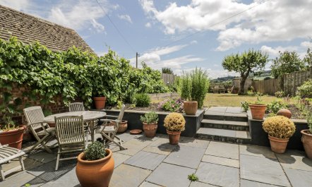 The Cosy Cotswolds 1