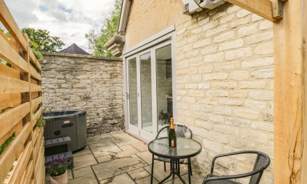 Picnics on the Lawn 2