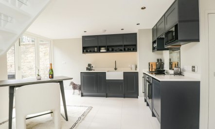 Picnics on the Lawn 1