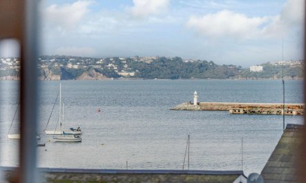 2 Bed in Brixham