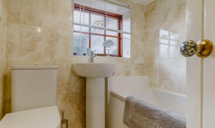 2 Bed in Ashford In The Water 9