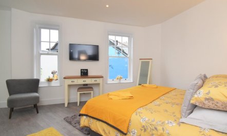 2 Bed in Brixham 1