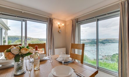 4 Bed in Kingswear 2