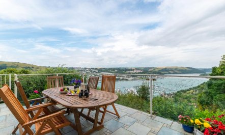 4 Bed in Kingswear 1