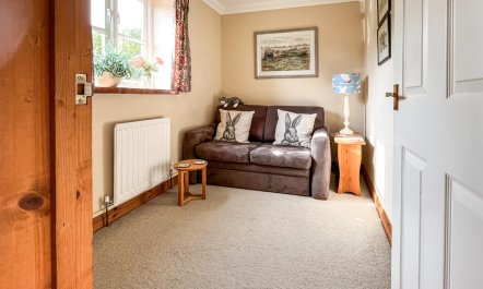 3 Bed in Weybourne 9