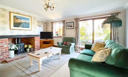 3 Bed in Weybourne 3