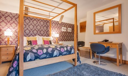 4 Bed in Roughton 0