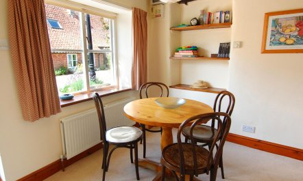 2 Bed in Field Dalling 5